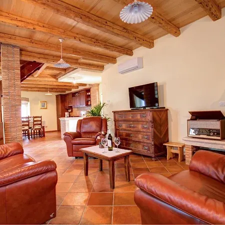 Holiday home Poolincluded - Villa Adriana *